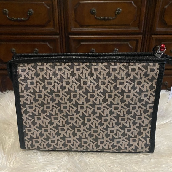NWT DKNY Cosmetic Bag - Picture 4 of 9